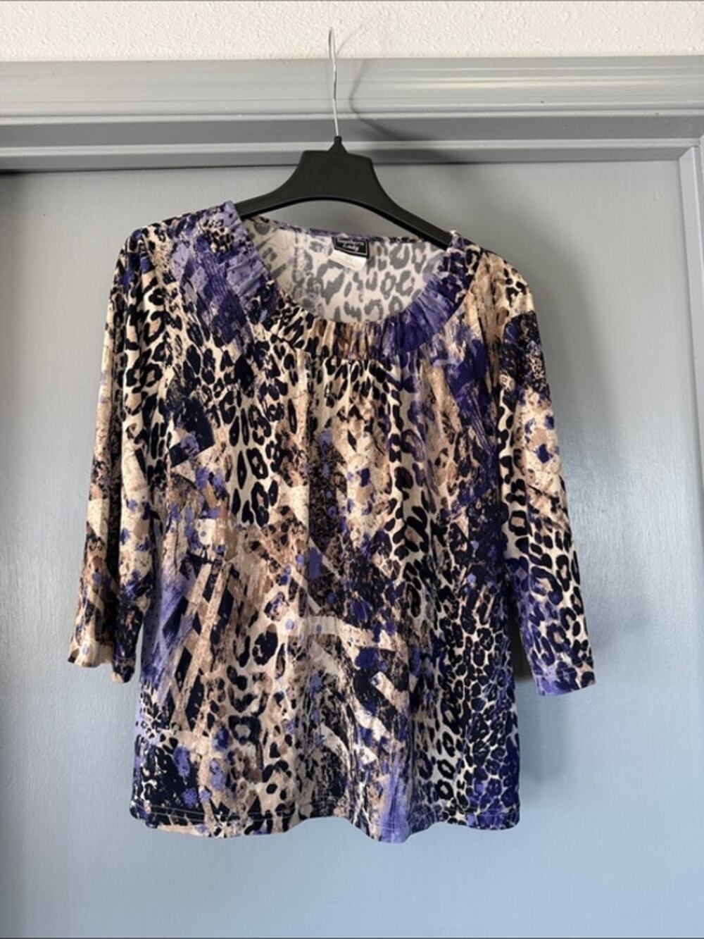 Southern Lady Animal Print Women's Pullover Top 3/4 Sleeves sz Medium Scoop Neck